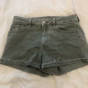 AMERICAN EAGLE HIGH RISE SHORTIE